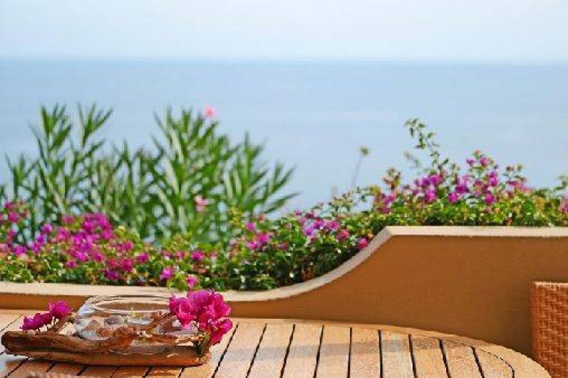 Location de vacances - Villa à Sainte-Lucie de Porto-Vecchio - location avec terrasse vue mer entièrement équipée