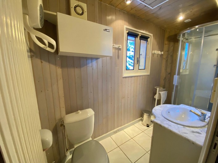 Location de vacances - Chalet à Pralognan-la-Vanoise - salle de bains 1er étage
