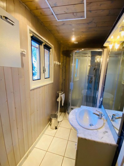Location de vacances - Chalet à Pralognan-la-Vanoise - salle de bains 1er étage