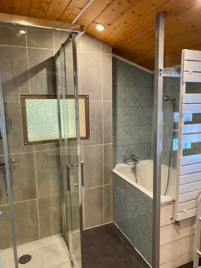 Location de vacances - Chalet à Pralognan-la-Vanoise - salle de bains 2ème étage