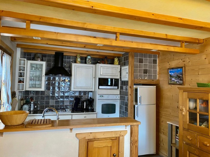 Location de vacances - Chalet à Pralognan-la-Vanoise - vue sur cuisine