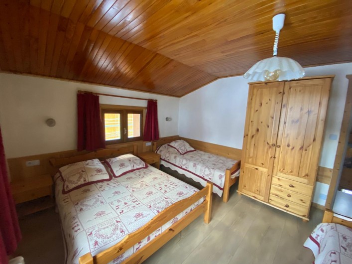 Location de vacances - Chalet à Pralognan-la-Vanoise - chambre 3 lits