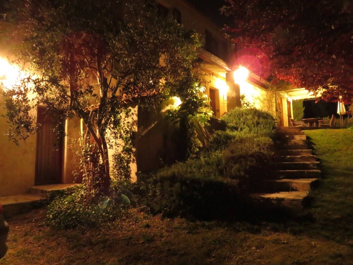 Location de vacances - Villa à Le Bar-sur-Loup - arrivée villa la nuit
