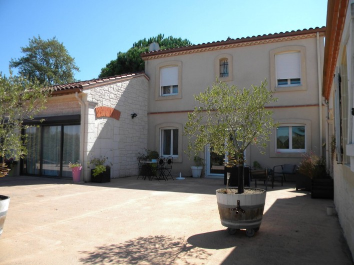 Location de vacances - Chambre d'hôtes à Castelnau-de-Montmiral - une partie de notre demeure avec les chambres et gîte