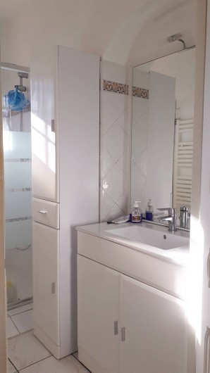 Location de vacances - Appartement à Sainte-Maxime - salle de douche
