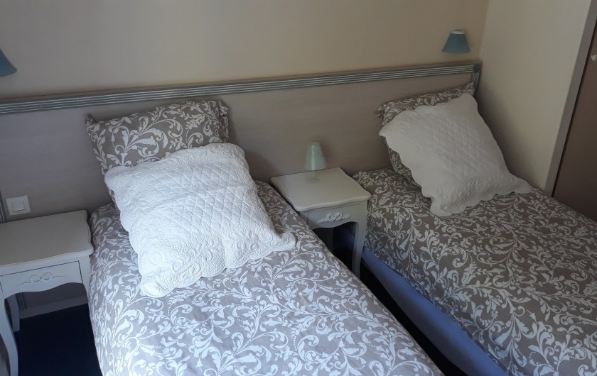 Location de vacances - Appartement à Cabourg - Chambre composée d'un lit de 2x80x200. Ici composition en deux lits 80x200.