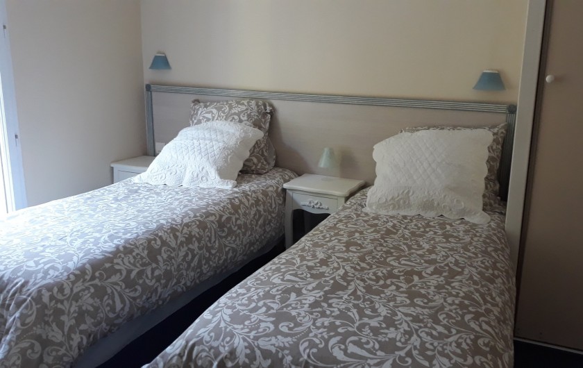Location de vacances - Appartement à Cabourg - Chambre composée d'un lit de 2x80x200. Ici composition en deux lits 80x200.