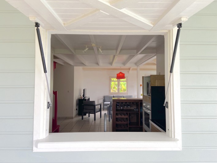 Location de vacances - Villa à Le Diamant - Passe plat de la cuisine à la terrasse