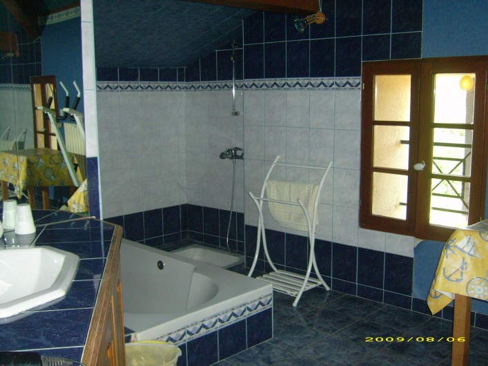 Location de vacances - Chambre d'hôtes à Divajeu - salle de bains "les canaris "