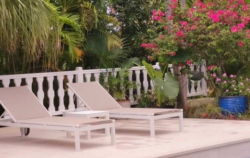 Location de vacances - Villa à Saint-François - Solarium avec transats