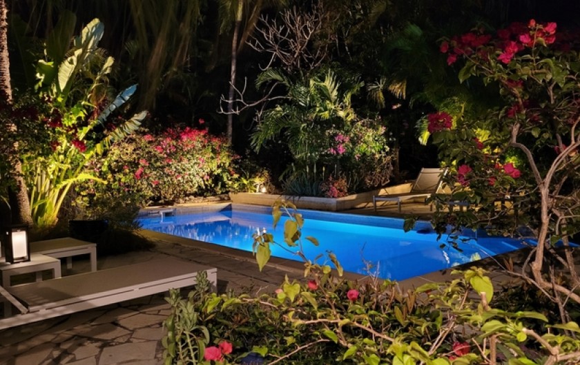 Location de vacances - Villa à Saint-François - Terrasse et piscine de nuit