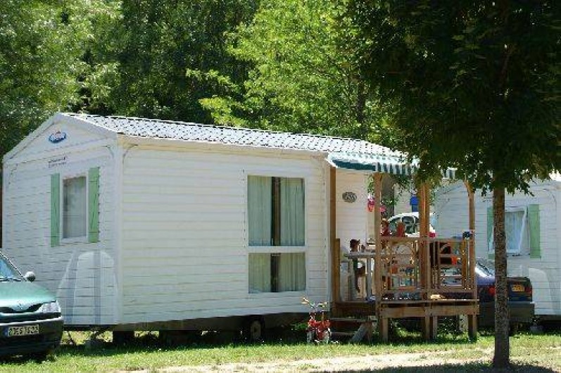Location de vacances - Camping à Les Ollières-sur-Eyrieux - cottage loggia 4 à 5 personnes