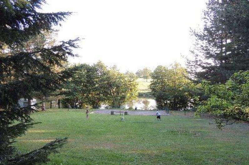 Location de vacances - Gîte à Lapeyrouse - la vue sur le lac depuis les Gites