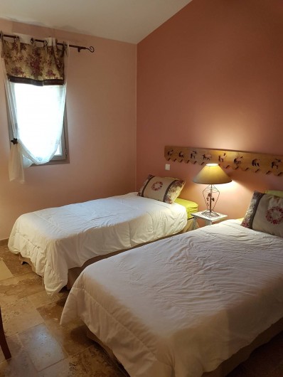 Location de vacances - Mas à L'Isle-sur-la-Sorgue - 4ème Chambre - (2 petits lits à l'étage)
