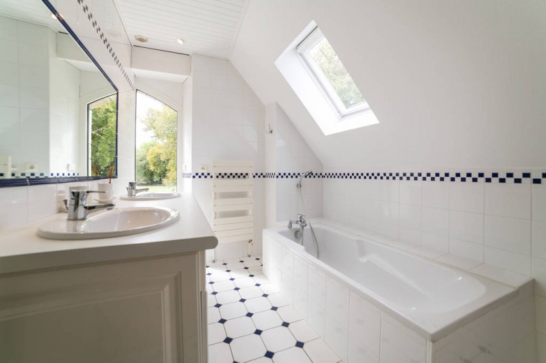 Location de vacances - Gîte à Saint-Projet - salle de bain étage