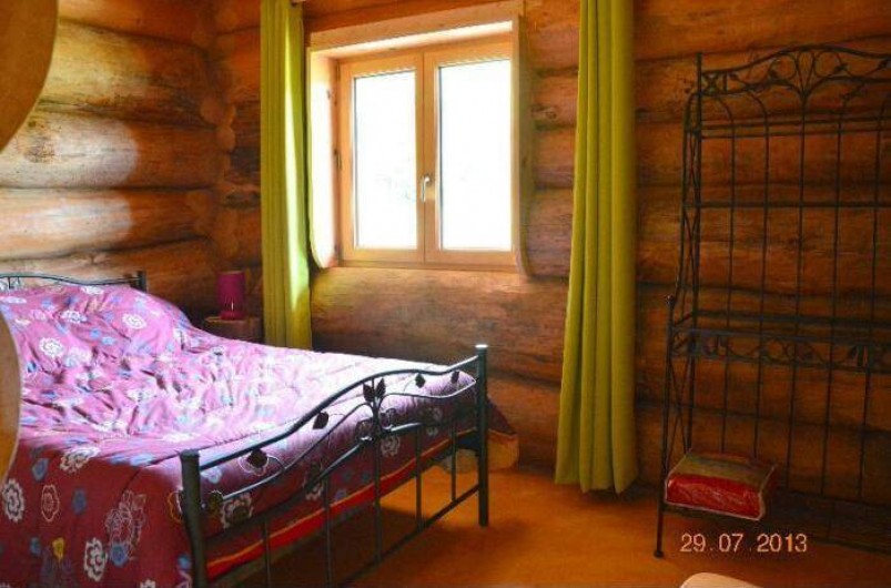 Location de vacances - Chambre d'hôtes à Saint-Anthème - Chalet en rondins de bois