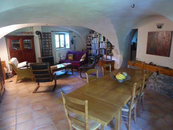 Location de vacances - Chambre d'hôtes à Oris-en-Rattier - la salle à manger , salon avec  son poêle à bois
