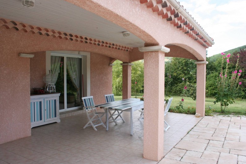 Location de vacances - Villa à Saint-Martin-sur-Lavezon - Terrasse couverte