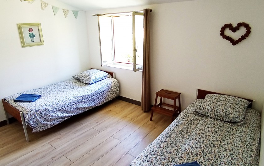 Location de vacances - Mas à Sahune - 1er étage chambre 4 lits simples