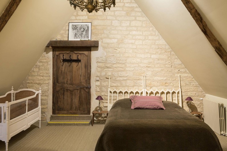 Location de vacances - Maison - Villa à Saint-Maden - 2ème étage : Chambre Cathédrale : lit 160 + 2 lits simples et lit bébé