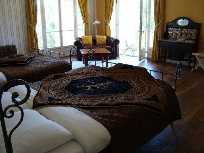 Location de vacances - Chambre d'hôtes à Bessines-sur-Gartempe - Chambre D'or with a double balcony, 2 double beds  4 person room   130 euro