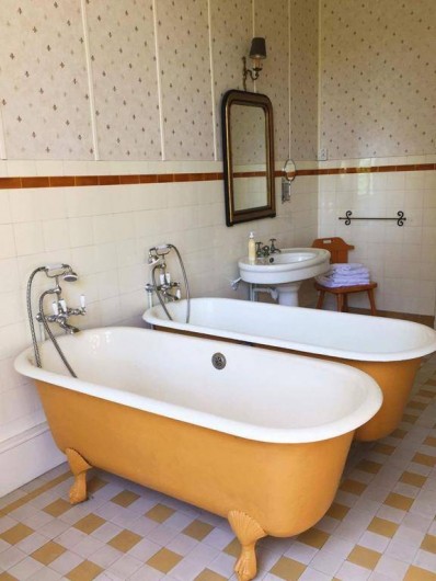 Location de vacances - Chambre d'hôtes à Bessines-sur-Gartempe - Bathroom chambre de Aubergine