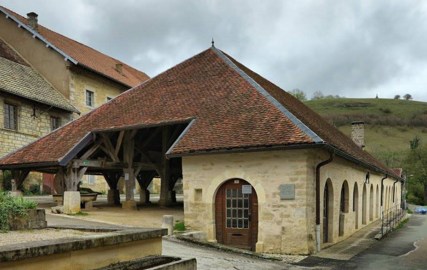 Location de vacances - Maison - Villa à Sancey-le-Grand - village médiéval de Belvoir à 5 mn. Marchés l'été sous les halles