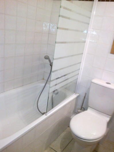 Location de vacances - Appartement à Valloire - sdb baignoire/douche et WC