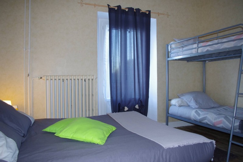 Location de vacances - Chambre d'hôtes à Saint-Étienne-du-Valdonnez - Chambre Balduc pour 1 couple avec 2 enfants à l'Auberge du Bramont en Lozère