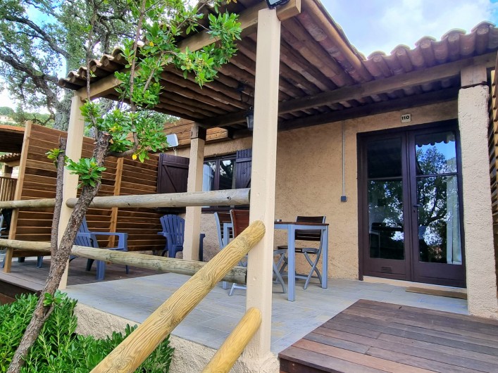 Location de vacances - Bungalow - Mobilhome à Porto-Vecchio - Terrasse Bungalows Type Maquis