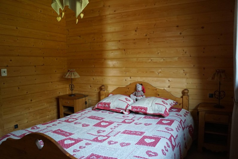 Location de vacances - Chalet à Basse-sur-le-Rupt - Chambre rez-de-chaussée avec lit de 2 personne, 1 armoire