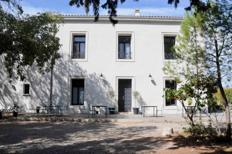 Location de vacances - Chambre d'hôtes à Frontignan - Terrasse et façade maison d'hôtes