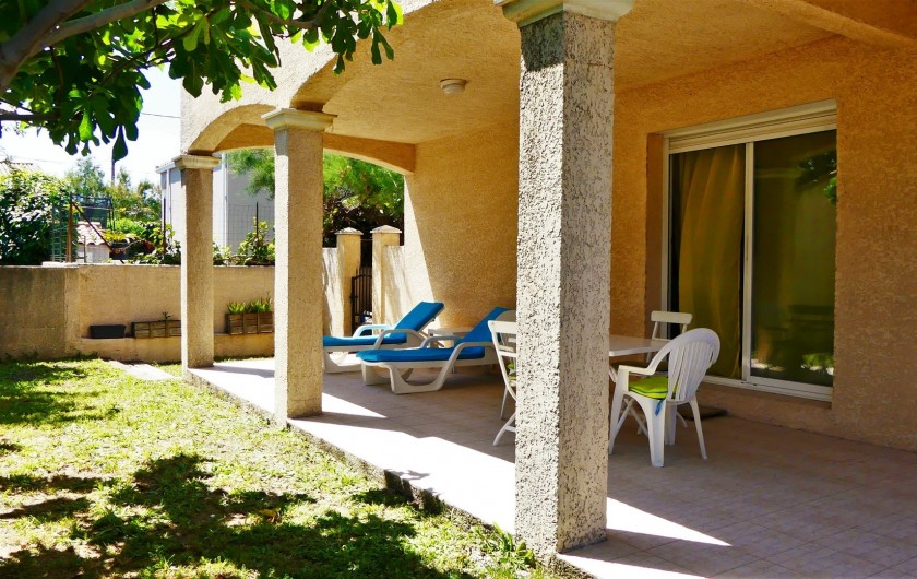 Location de vacances - Villa à Frontignan - Terrasse vue depuis le figuier