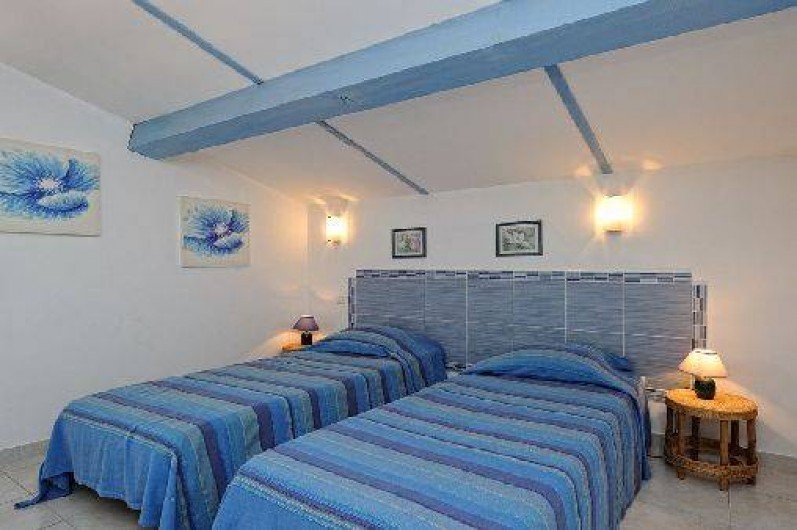 Location de vacances - Villa à Bonifacio - mini villa chambre n°2 avec 2 lits simple 90/190
