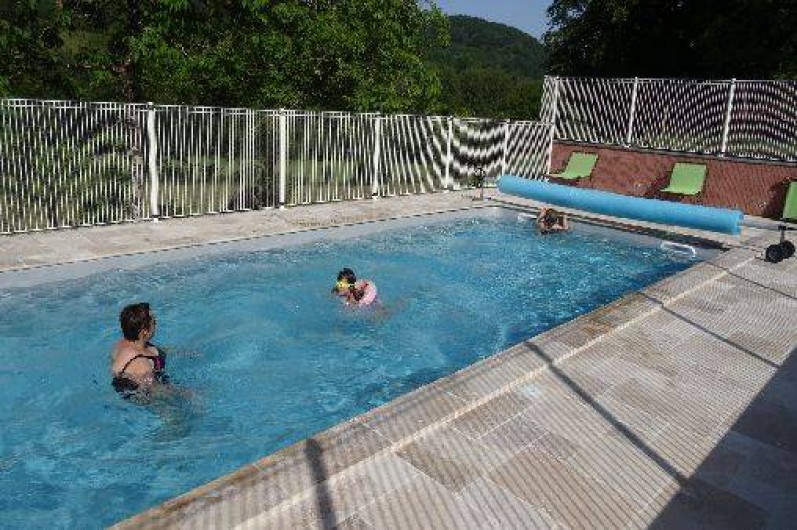 Location de vacances - Gîte à Villecomtal - la piscine