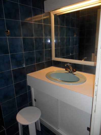 Location de vacances - Villa à Sallanches - Salle d'eau avec douche  dans chambre 1