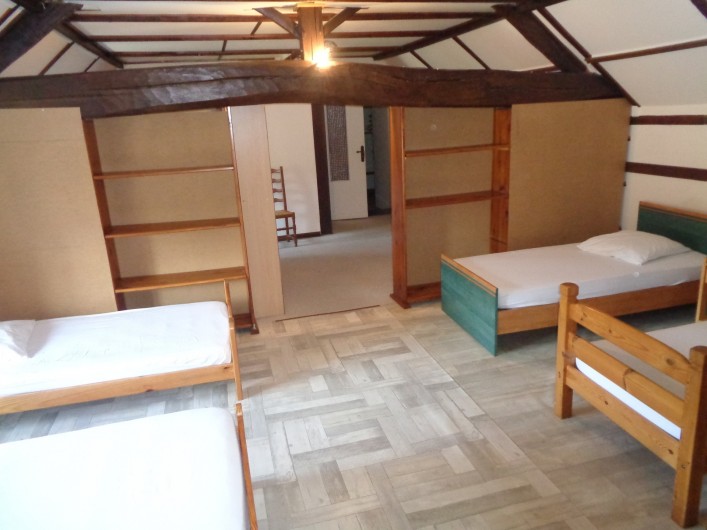 Location de vacances - Gîte à Saint-Léger-de-Montbrillais - dortoir 4 couchages grand gite