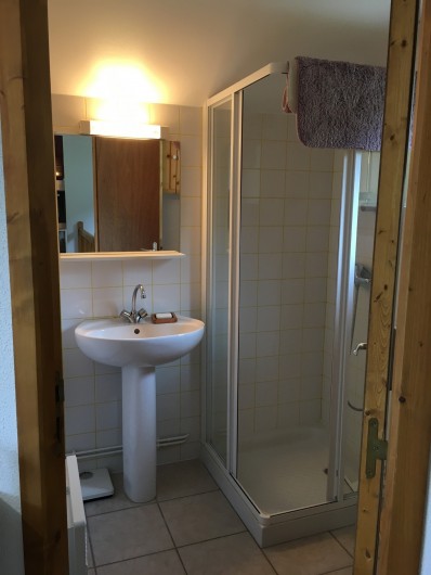 Location de vacances - Chalet à La Bresse - salle de bain du haut avec wc