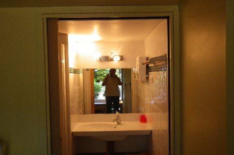Location de vacances - Appartement à La Rochelle - salle d'eau RDC. douche robinet thermostatique. pare douche verre trempé.
