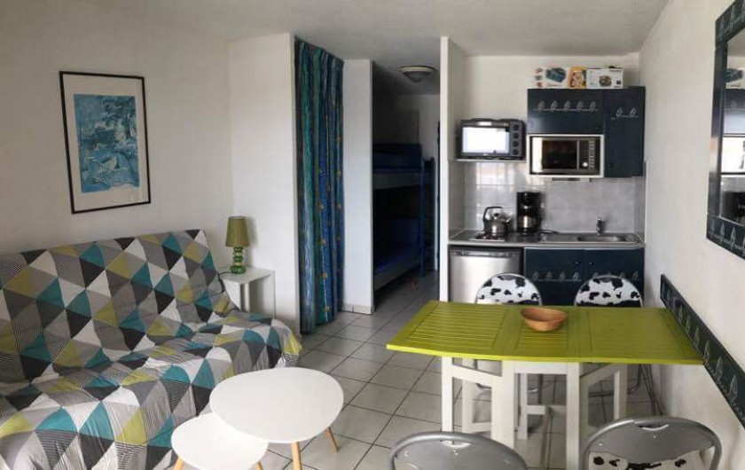 Location de vacances - Studio à Canet-en-Roussillon - Studio  coin cabine 2/4 personnes avec  2 lits superposés dans l'entrée