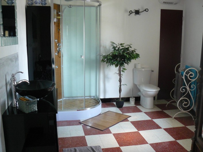 Location de vacances - Chambre d'hôtes à Villeneuve-lès-Béziers - Chambre du 2ème étage : la salle de douche