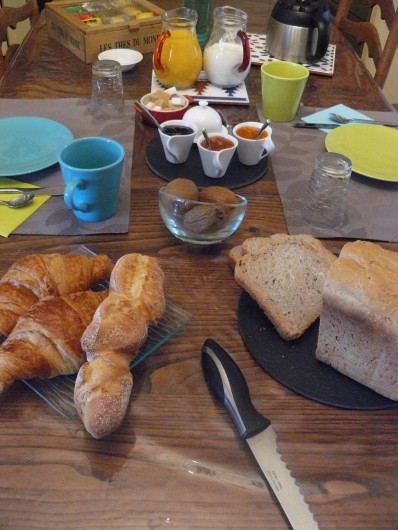 Location de vacances - Chambre d'hôtes à Villeneuve-lès-Béziers - Produits frais au petit déjeuner.