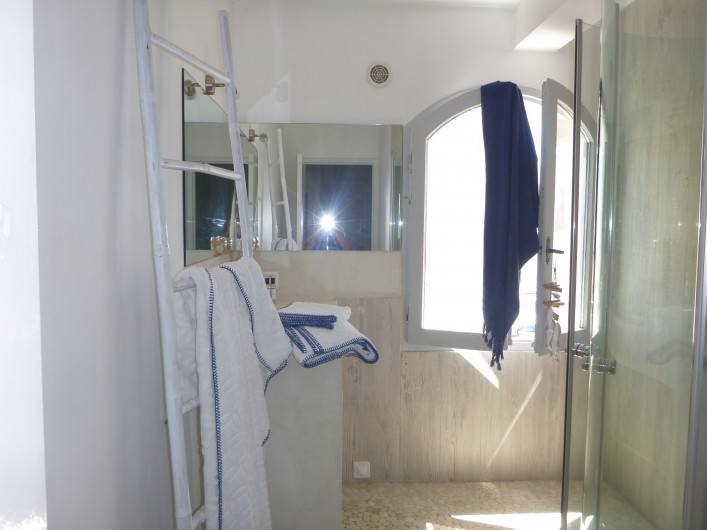 Location de vacances - Villa à Calvi - Salle de bain,:douche et baignoire