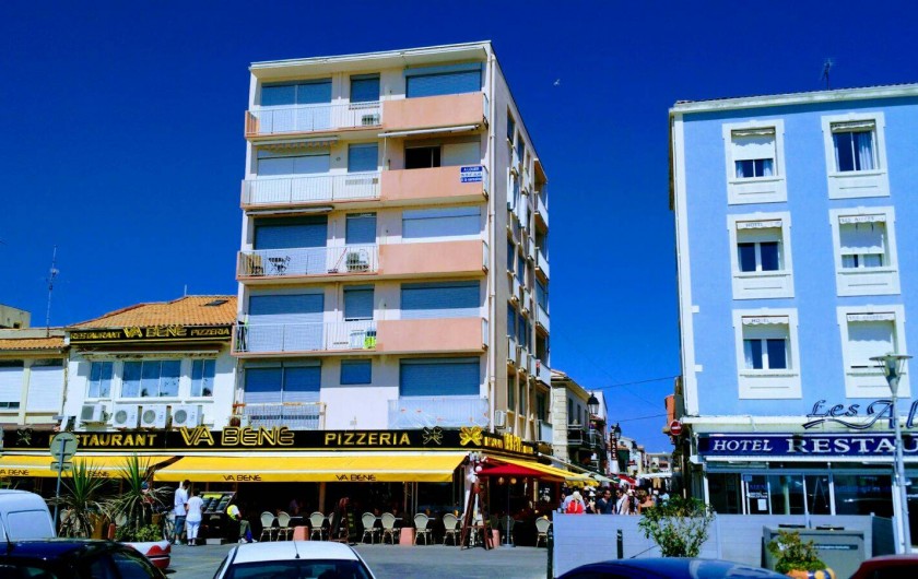Location de vacances - Appartement à Palavas-les-Flots - Immeuble vue de la plage, appartement au 4° à droite