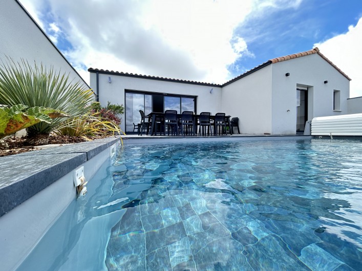 Location de vacances - Villa à La Tranche-sur-Mer - vue piscine