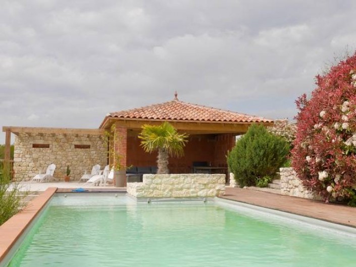 Location de vacances - Villa à Castin - La piscine et son pool house