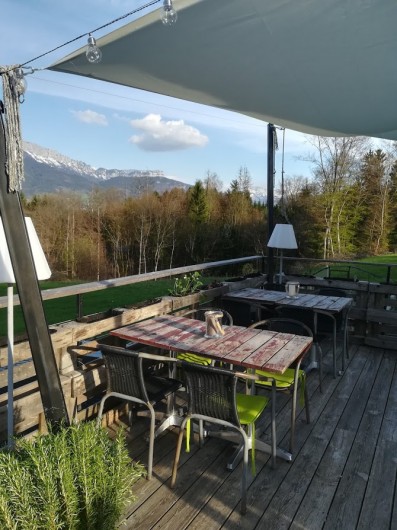 Location de vacances - Appartement à Charvonnex - terrasse vue montagnes et campagne
