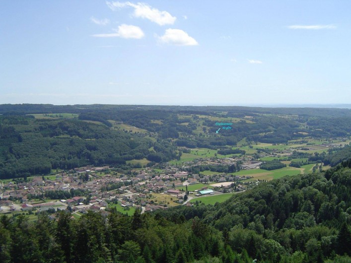 Location de vacances - Maison - Villa à Le Val-d'Ajol - vue sur la vallée et le lieu de l'habitation