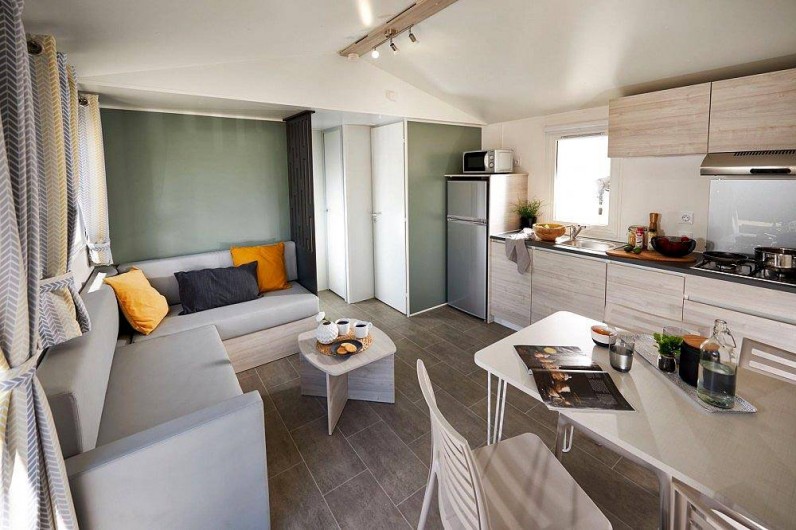 Location de vacances - Camping à Brem-sur-Mer - Mobil Home "confort" terrasse ouverte