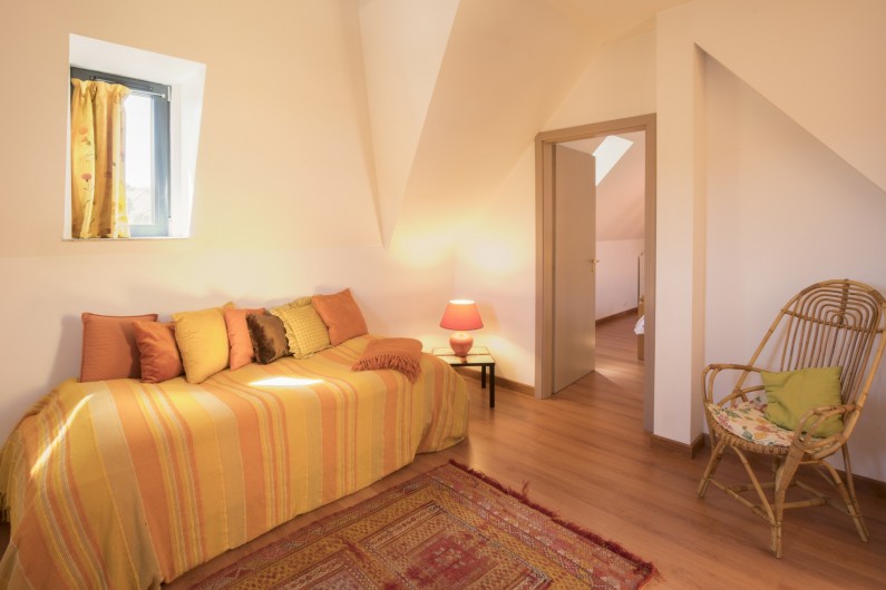 Location de vacances - Maison - Villa à Rosheim - Mezzanine lumineuse - lit d'appoint 90x190cm - petit balcon